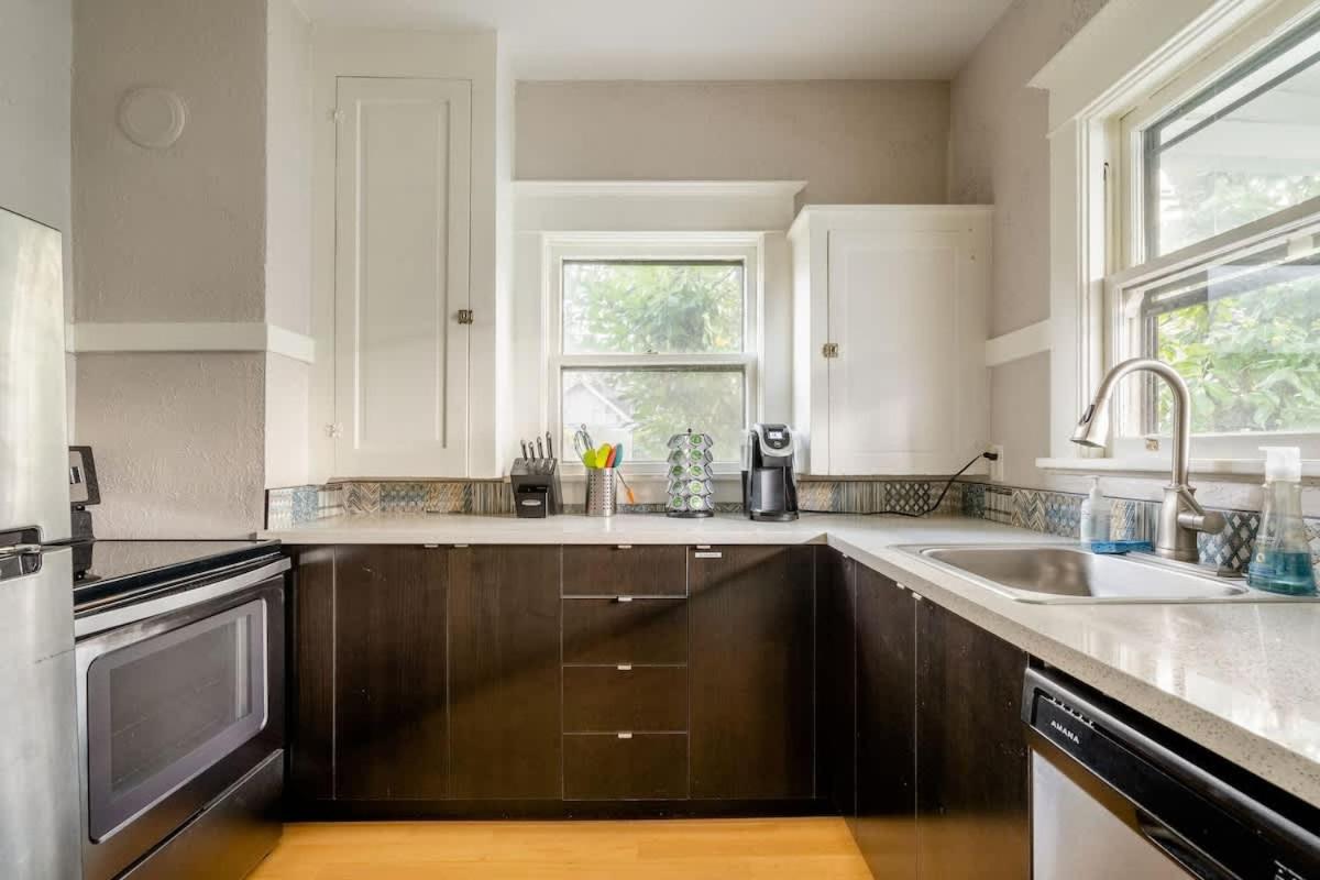 - Classic - Parks, Eateries & Local Shops Apartment Portland